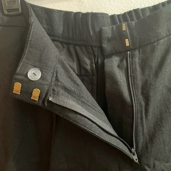 Old Navy Black linen shorts with floral top - Picture 10 of 16